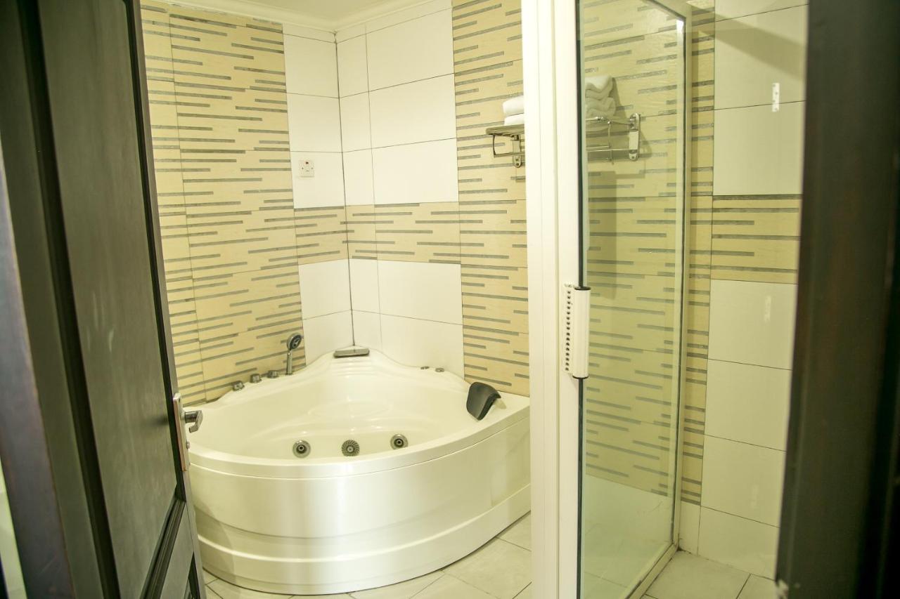 Kebbys Hotel Dar es Salaam Exteriér fotografie